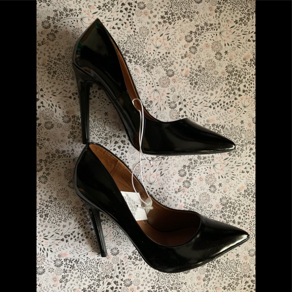 Black, pointed toe heels